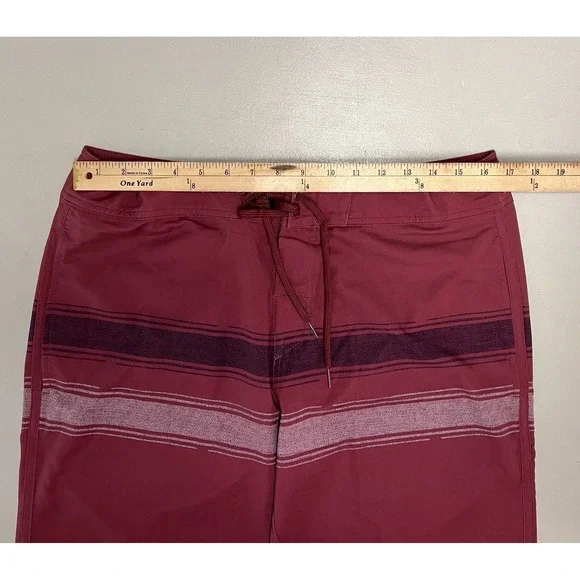 Travis Mathew Swim Board Shorts Mens 34 Red Striped Zip Pocket Beach Trunks - Picture 8 of 9